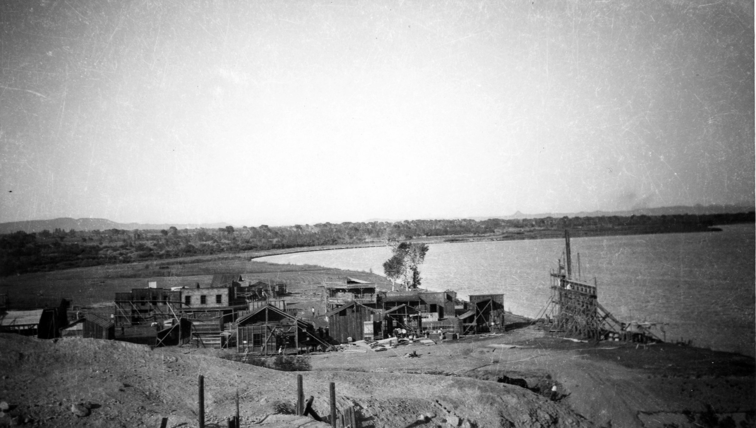 Another behind-the-scenes shot from The Big Trail (1930) set in Yuma, Arizona. Photo courtesy of Mrs. Hazel Balinger from The Lapidary Journal.
